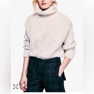 Free People Fluffy Fox Turtleneck Sweater || Size M || Excellent Condition